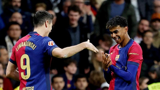 Barcelona Juara La Liga Usai Hajar Espanyol 0-2 Barcelona menjuarai Liga Spanyol 2024/2025 usai tekuk Espanyol di pertandingan lanjutan La Liga di Stadion RCDE, Cornella de Llobregat, Jumat (16/5) dini hari.