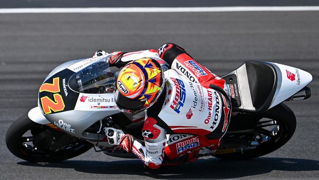 Taiyo Furusato mengalami momen mengecewakan saat ia kecelakaan di depan garis finis Moto3 Thailand. Namun ia melintasi garis finis setelah terlempar dari motor.