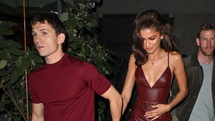 NEW YORK, NY - OCTOBER 24:  Tom Holland and Zendaya are seen on October 24, 2024 in New York City.  (Photo by XNY/Star Max/GC Images)