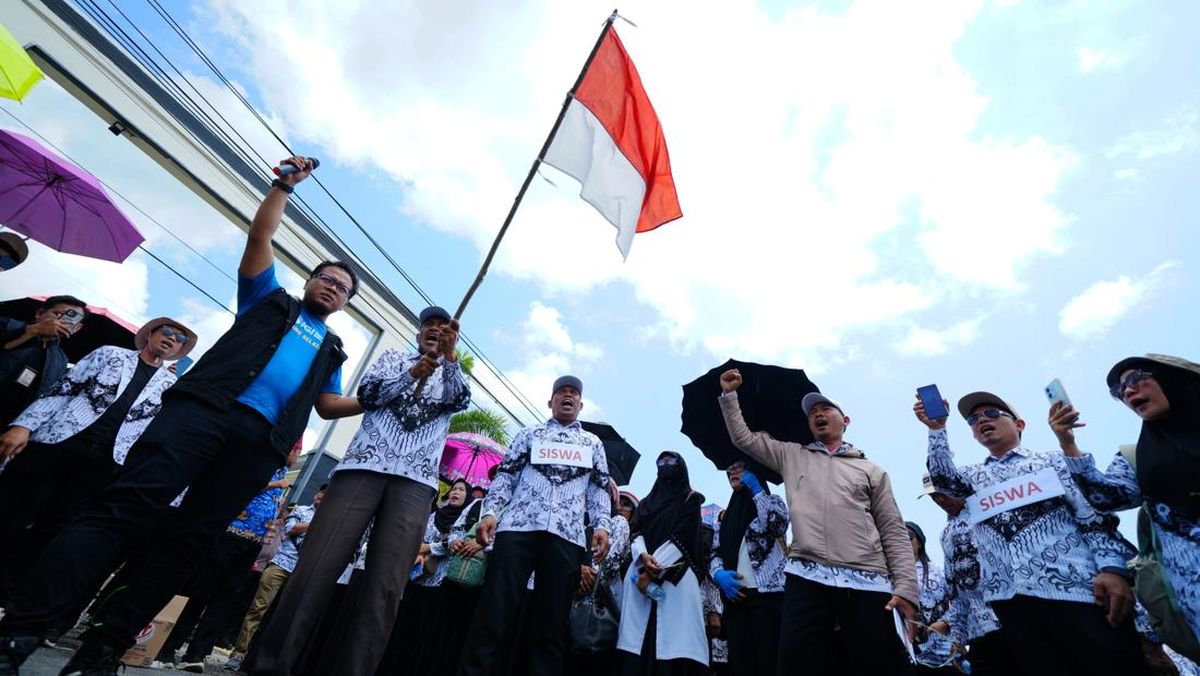 Mu'ti: Insentif Guru Honorer Naik Jadi Rp400 Ribu Mulai 2026