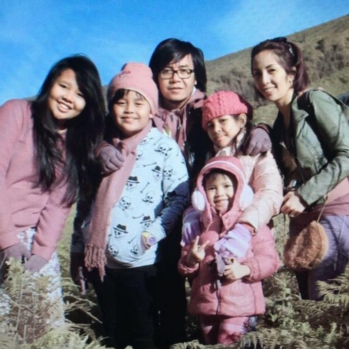 <p>Ari Lasso menikah dengan Vitta Dessy pada tahun 1999. Keduanya dikaruniai empat anak yang sudah beranjak dewasa, yakni Aura Rivanya Maharani, Audra Anandira Lasso, Abraham Bernard Lasso, dan Alessandra Lasso. (Foto: Instagram @ari_lasso)</p>