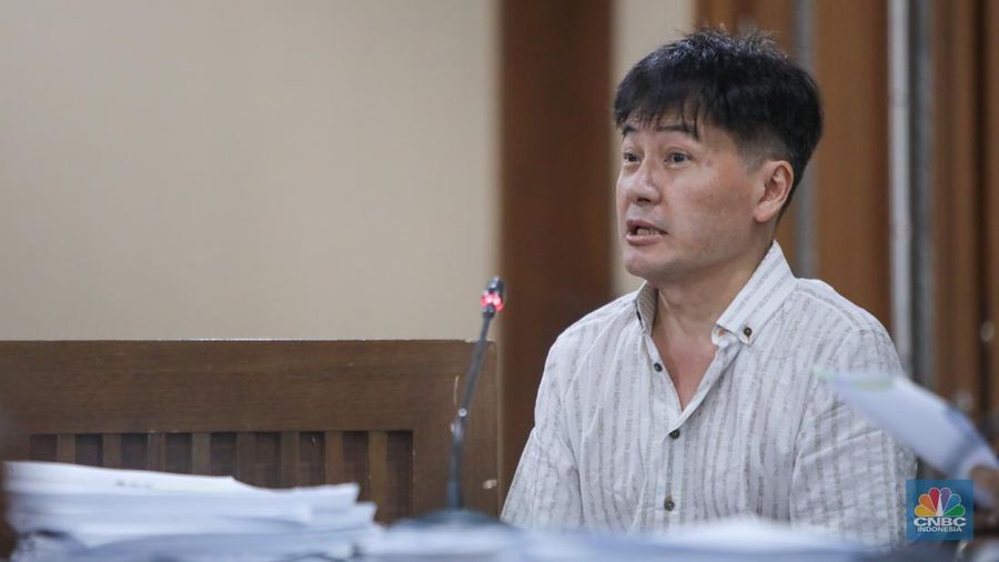 Crazy Suarabaya sekaligus terdakwa kasus dugaan korupsi rekayasa jual beli emas, Budi Said menjalani sidang lanjutan di Pengadilan Tindak Pidana Korupsi (Tipikor), Jakarta, Senin (28/10/2024). (CNBC Indonesia/Faisal Rahman)