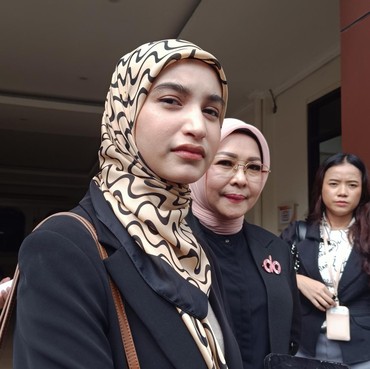 Tangis Cut Intan Nabila Pecah saat Video KDRT Armor Toreador Kembali Diputar