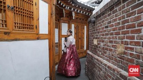 FOTO: Menikmati Desa Hanok Bukchon yang Tak Pernah Sepi Pelancong
