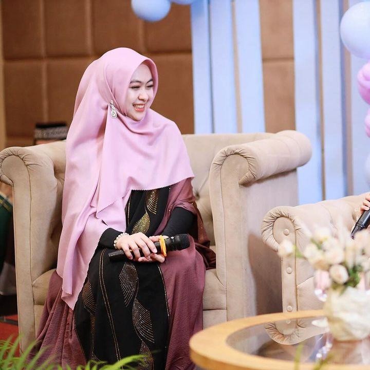 <p>Turut hadir juga artis cilik Shabira Alula Adnan atau akrab disapa Lala. Dalam potret yang dibagikan, Lala terlihat antusias berbincang dengan dr. Shindy. (Foto: Instagram @dr.shindyputri_)</p>