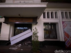 Atap Gedung YPK Bandung Ambruk