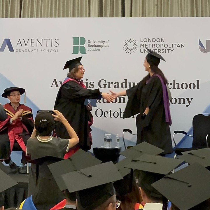 <p>Ia pun mengunggah potret tersebut dengan memberikan judul <em>Upacara Wisuda</em> pada <em>caption.</em> "Setelah menyelesaikan Master di Psikolog tahun lalu, hari ini kami akhirnya mengadakan upacara langsung dan merayakan perjalanan kami," tulis Marissa, dikutip dari laman <em>Instagram@marissaln,</em> Senin (28/10/2024). (Foto: Instagram@marissaln)</p>