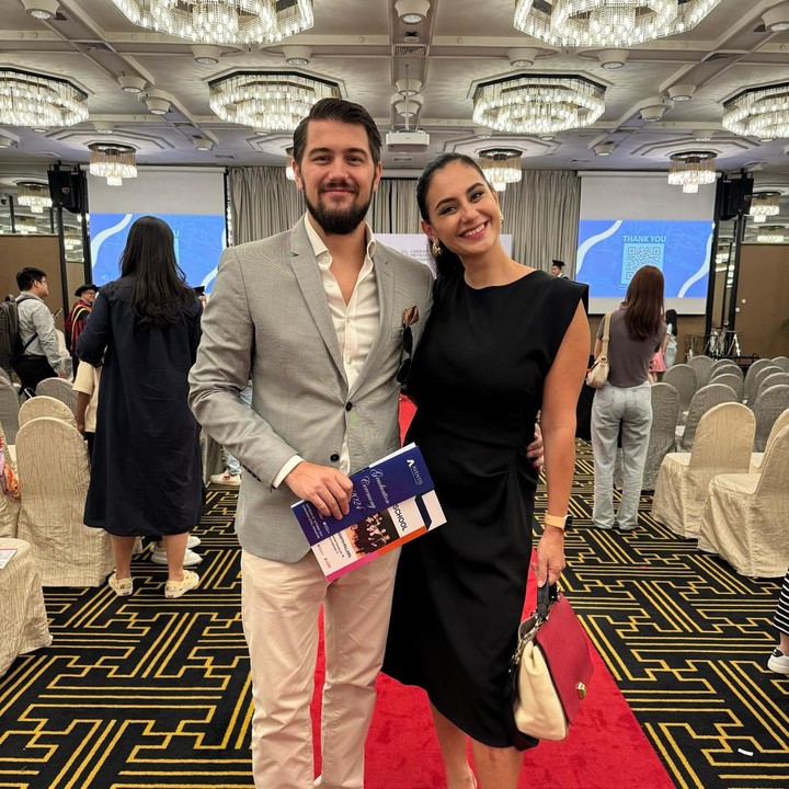 <p>Setelah menyelesaikan pendidikan S2 Psikolog tahun lalu, Marissa akhirnya merayakan upacara wisuda didampingi oleh sang suami asal Jerman, Benedikt Brueggemann. (Foto: Instagram@marissaln)</p>
