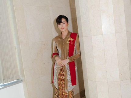 5 Potret Mawar Eva de Jongh dalam Balutan Kebaya dan Kain, Bisa Jadi Inspirasi Outfit Kondangan