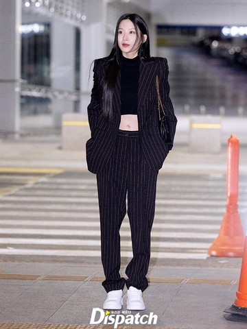 Inspirasi All Black Outfit Ala Aktris Korea Moon Ga Young, Stylish dan Elegan!