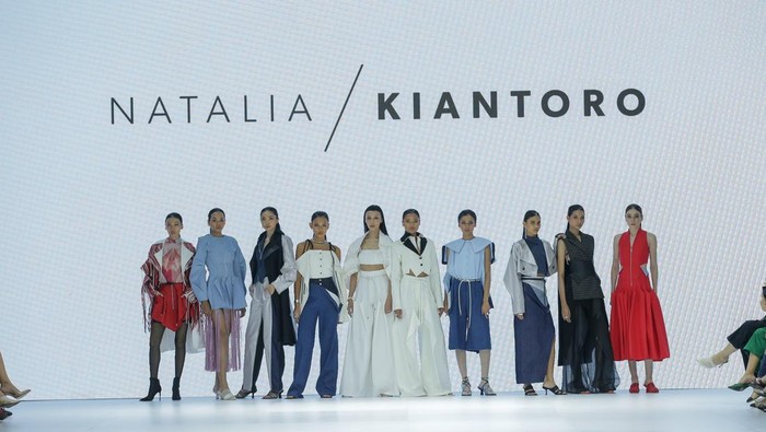 Pond's Age Miracle Runway