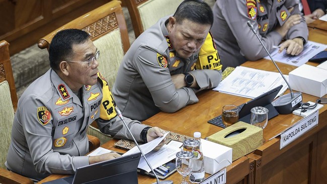 Polemik pemecatan Ipda Rudy Soik imbas penyelidikan kasus mafia BBM subsidi jenis solar di NTT mendapat sorotan Komisi III DPR.