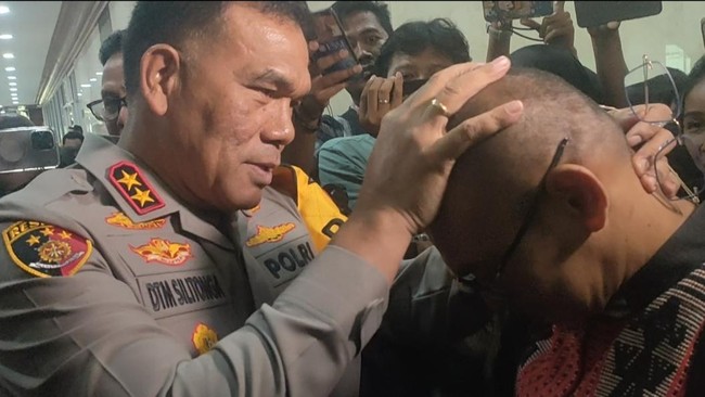 Anggota DPR RI Benny K Harman berambisi segera ada pertemuan unik antara Kapolri Jenderal Listyo Sigit Prabowo dengan personil Polda NTT Rudy Soik.