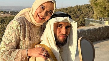 img-title Ibunda Sabda Ahessa Ungkap Anaknya Belum Bisa Tinggal Serumah dengan Istri Usai Menikah