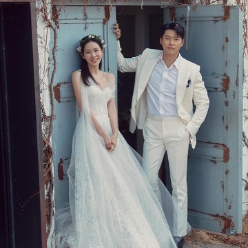 Modis! Simak Gaya 'Pasutri' Son Ye Jin dan Hyun Bin Saat Menghadiri Premiere VIP Film Harbin