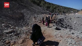 VIDEO: Terus Dibombardir Israel, Warga Lebanon Mengungsi ke Suriah