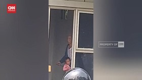 VIDEO: Momen Menegangkan Pria Sandera Bocah Perempuan Gunakan Pisau