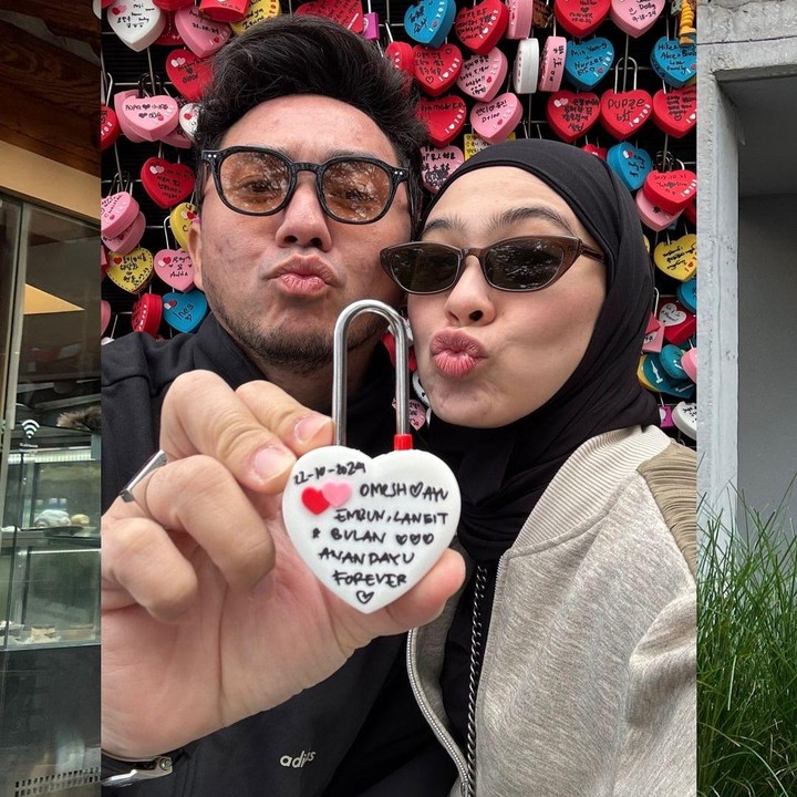 <p>Di Namsan Tower, Omesh dan Dian Ayu juga tak lupa untuk mengunjungi lokasi gembok cinta. Di tempat ini, keduanya mengaitkan gembok cinta di dinding, yang sudah ditulis dengan nama mereka dan ketiga anak mereka. Gembok cinta ini melambangkan harapan agar hubungan cinta bisa langgeng dan bahagia. (Foto: Instagram @omeshomesh/ @dianayulestari)</p>