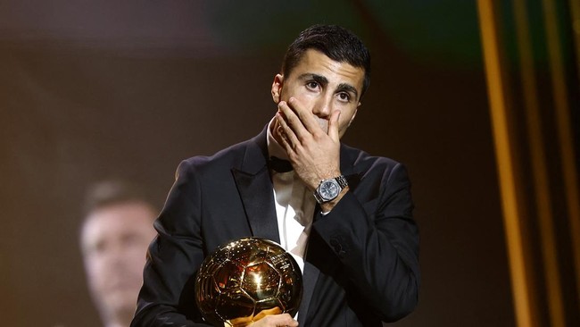 Kabar bintang Manchester City Rodri terpilih sebagai peraih Ballon d'Or 2024 mengalahkan Vinicius Junior dan Jude Bellingham menjadi berita olahraga terpopuler.