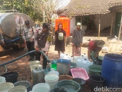 Desa Kekeringan di Probolinggo Dapat Bantuan Air Bersih