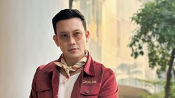 TV Jumbo Jadi Benda Wajib Bagi Denny Sumargo yang Gamer & Gemar Nonton