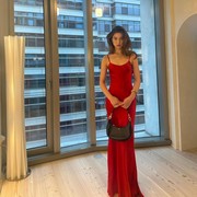 Get The Look: Outfit Kencan Romantis dan Seksi ala Eve Jobs