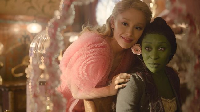 Film yang dibintangi Ariana Grande dan Cynthia Erivo tersebut mendulang penonton saat ditayangkan perdana di pekan liburan alih tahun.