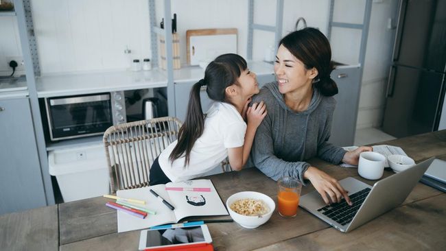 10 Cara Menjadi Ibu Modern yang Cerdas untuk Ibu Rumah Tangga hingga Ibu Pekerja