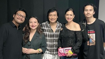 img-title Kompaknya Ira Wibowo dan Anak Sambung Nonton Konser Katon Bagaskara