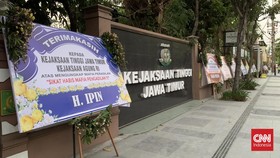 Kejati Jatim Banjir Karangan Bunga Usai Tangkap Hakim Pembebas Tannur