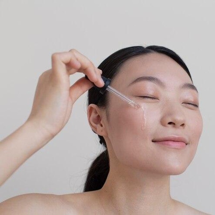 Kesalahan memakai peeling serum/ Foto: Freepik.com/freepik