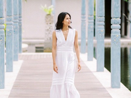 5 Potret Maudy Ayunda dalam Balutan Dress, Inspirasi Outfit saat Liburan hingga Hang Out