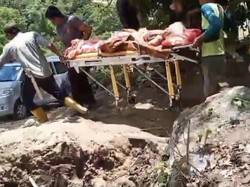 Pasien Pindah Ambulans di Maros gegara Jalan Terpotong Proyek Pengerjaan