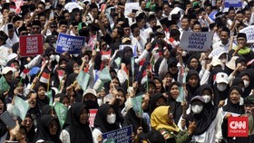 FOTO: Ribuan Santri Geruduk Polda DIY Desak Usut Kasus Penusukan