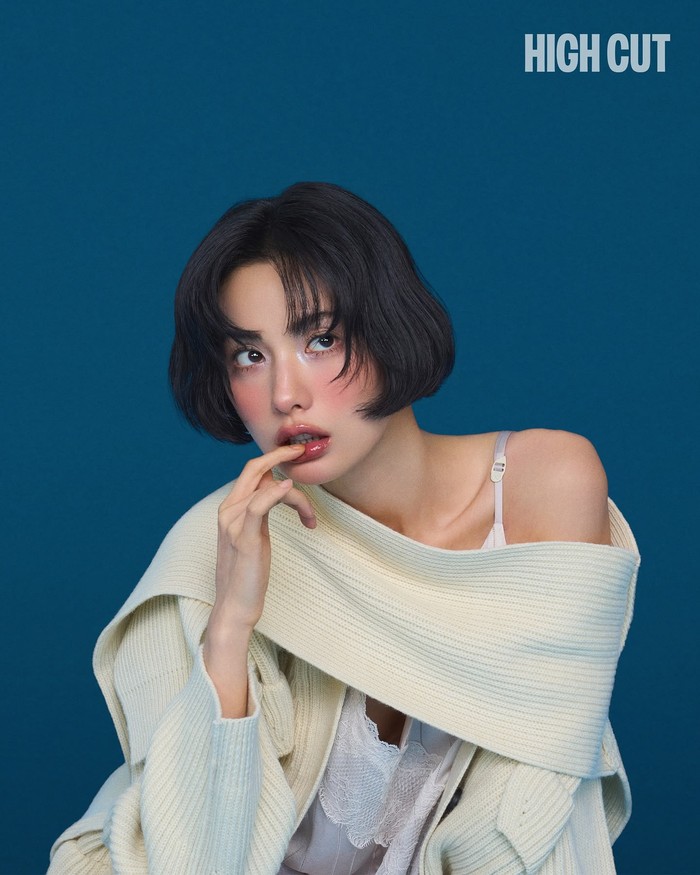 Tiga versi sampul digital majalah HIGHCUT Magazine edisi terbaru akhirnya diunggah ke media sosial pada Senin, (21/10). Bersamaan dengan itu, majalah tersebut juga merilis beberapa foto Nana serta konten lainnya./ Foto: instagram.com/highcutmag