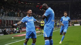 FOTO: Lukaku dan Kvaratskhelia Cemerlang, Napoli Buat Milan Terkapar