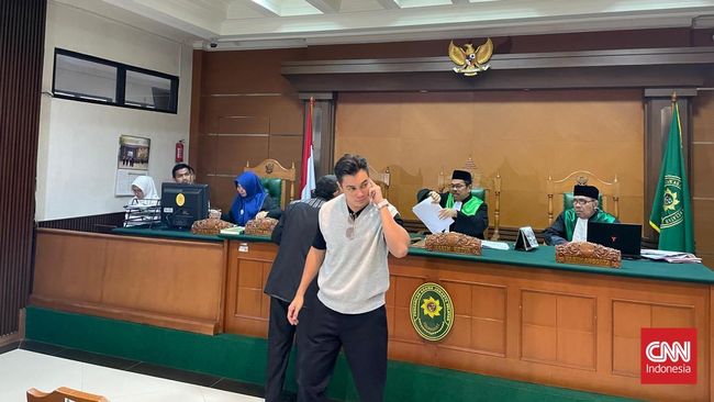 Baim Wong sempat berkeras tiap proses sidang cerai dengan Paula Verhoeven harus selalu tatap muka. Keinginan itu ditolak pihak Paula.