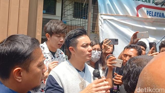 Terpopuler: Ekspresi Baim Wong di Sidang Cerai vs Kru Tv One Kecelakaan