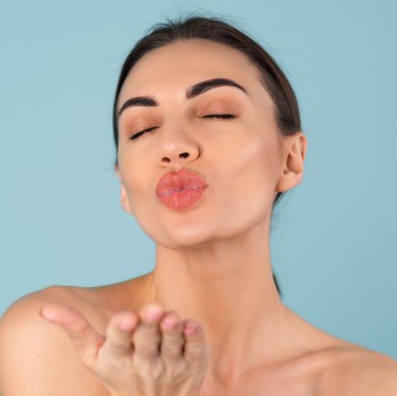 Tanpa Lip Balm, Ini 7 Cara Melembapkan Bibir Kering dan Pecah-Pecah secara Alami
