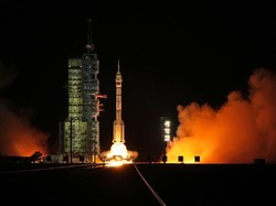 Menguak Material Luar Angkasa yang Dibawa Roket Shenzhou-19