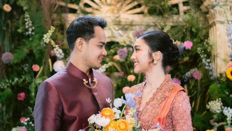 Febby Rastanty tunangan