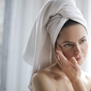 5 Penyebab Orang Terlihat Lebih Tua Dibandingkan Usianya, Ubah Kebiasaanmu!