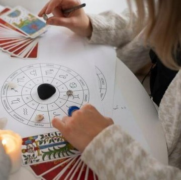 Jadikan Zodiak sebagai Acuan, Apa Benar Pertanda Punya Kepribadian Narsisistik?