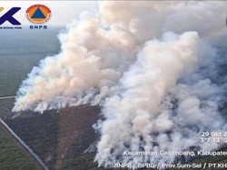 Menanti Hujan Bantu Padamkan Karhuta di Sumsel
