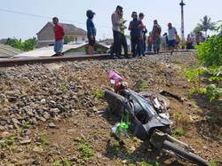 Kosim Tak Sadarkan Diri Setelah Terserempet Kereta di Cibiuk
