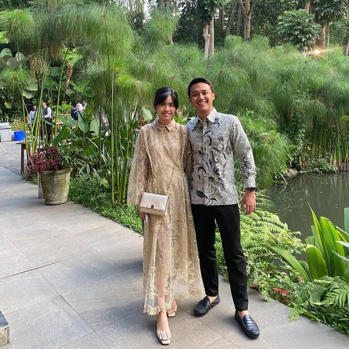 <p>Namira Adjani Ramadina adalah anak perempuan Alya Rohali dari pernikahan pertamanya dengan Eri Surya Kelana. Kini, perempuan cantik yang telah beranjak dewasa itu baru saja dilamar oleh sang kekasih. (Foto: Instagram@namiradjani)</p>