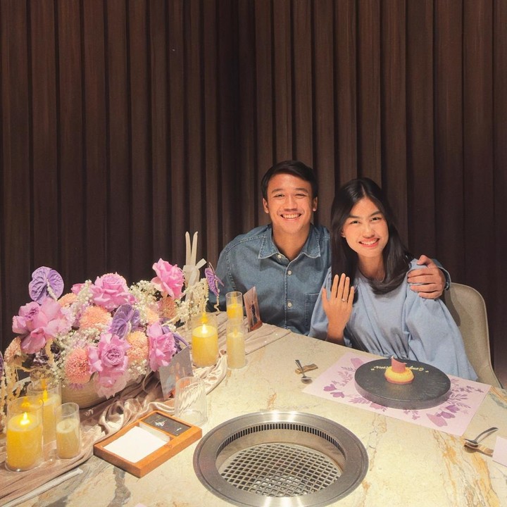 <p>Namun, Namira mengaku sempat bingung karena <em>dinner</em> perayaan <em>anniversary</em> mereka berbeda dari sebelumnya. "Kemarin sempat bingung, kok audi agak <em>extra</em> ya buat <em>dinner anniv</em> kali ini plus tiba-tiba jadi puitis banget hihi," ujar Namira, dikutip dari laman <em>Instagram@namiradjani,</em> Rabu (30/10/2024). (Foto: Instagram@namiradjani)</p>