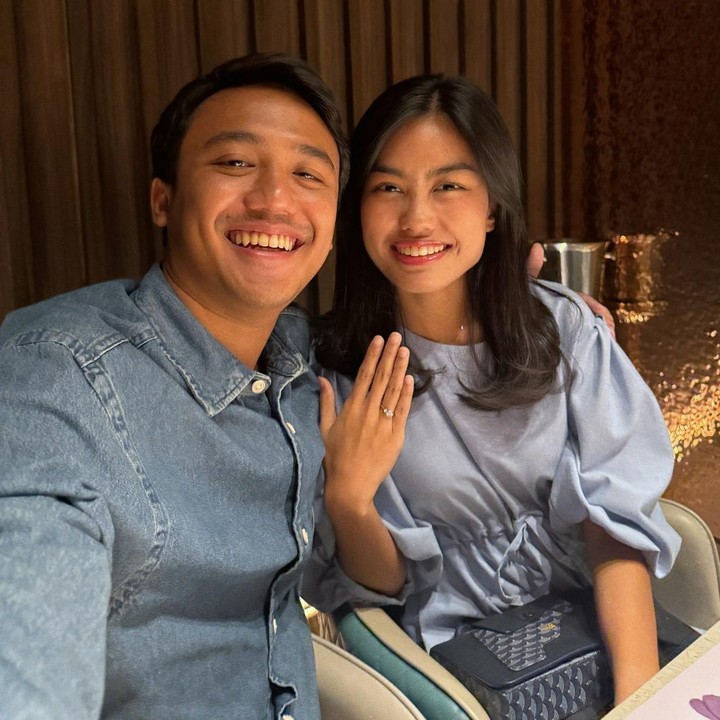 <p><em>Postingan</em> itu pun langsung mendapat perhatian dari orang terdekatnya dan para netizen. Bahkan, sang Bunda turut mendoakan kelancaran niat baik Namira dan Audi untuk melangkah ke jenjang berikutnya. <em>"Bismillah</em> lancar ya semua Jani and Audi," tulis Alya Rohali. (Foto: Instagram@namiradjani)</p>