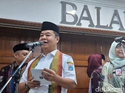 Pj Gubernur Teguh Terima Perwakilan Buruh yang Demo Tuntut UMP Jakarta Naik