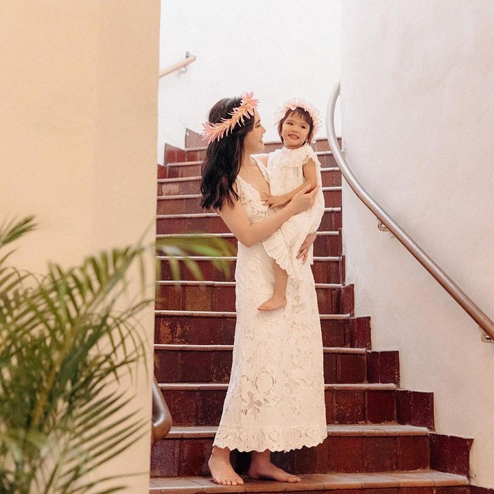 <p>Shandy Aulia sudah mengajak sang putri, Claire Herbowo, menjelajah dunia sejak bayi. Melihat dari laman Instagram Shandy, terlihat Claire pernah mengunjungi negara Amerika Serikat, Korea, Dubai, Italia, dan lainnya. "<em>Bonding</em>, tertawa, dan menciptakan kenangan indah, itulan inti dari perjalanan kami," tutur Shandy. (Foto: Instagram: @shandyaulia)</p>